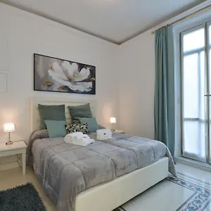 https://trinita-rooms.it-romehotels.com